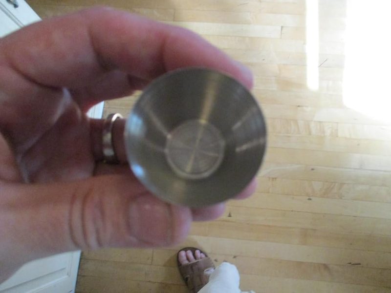 Customer photo of the knurled screw cap